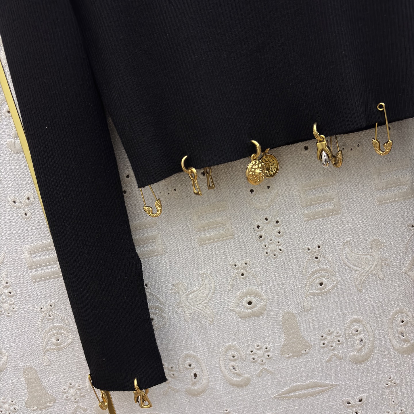 Sch 26新款 异形扣装饰针织套装 半拉链针织衫+异扣针织半裙 上身很舒适修身显瘦 又不会有紧绷感 半