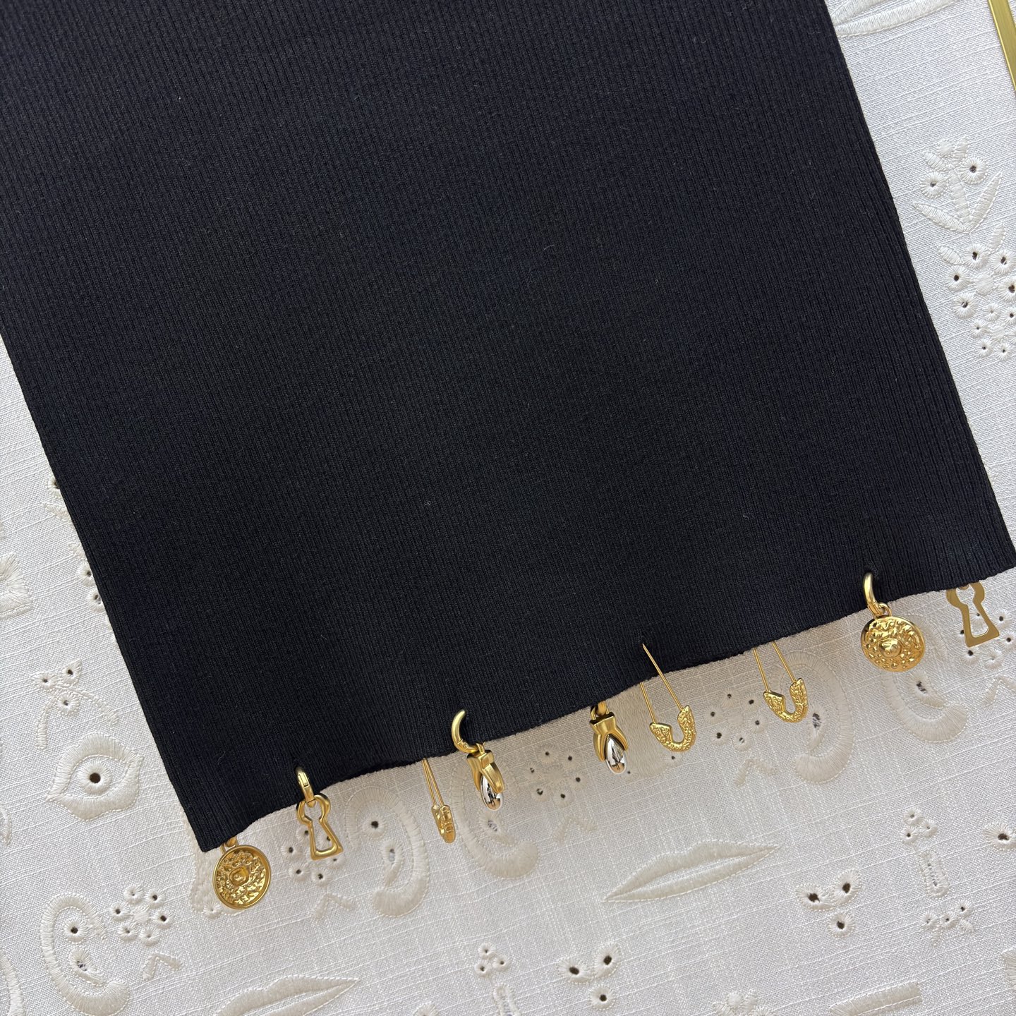 Sch 26新款 异形扣装饰针织套装 半拉链针织衫+异扣针织半裙 上身很舒适修身显瘦 又不会有紧绷感 半