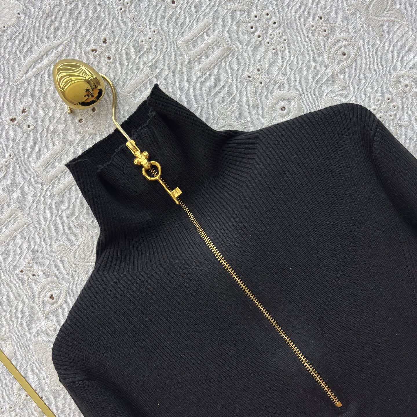 Sch 26新款 异形扣装饰针织套装 半拉链针织衫+异扣针织半裙 上身很舒适修身显瘦 又不会有紧绷感 半