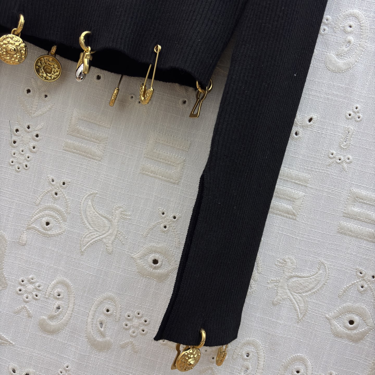 Sch 26新款 异形扣装饰针织套装 半拉链针织衫+异扣针织半裙 上身很舒适修身显瘦 又不会有紧绷感 半