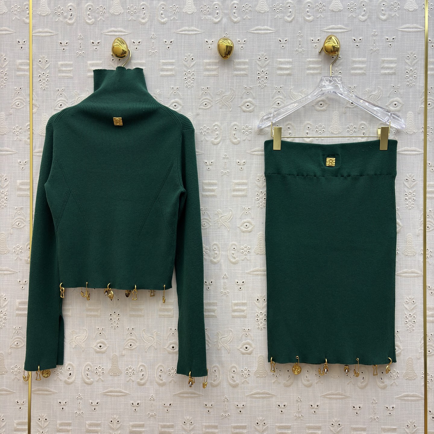 Sch 26新款 异形扣装饰针织套装 半拉链针织衫+异扣针织半裙 上身很舒适修身显瘦 又不会有紧绷感 半