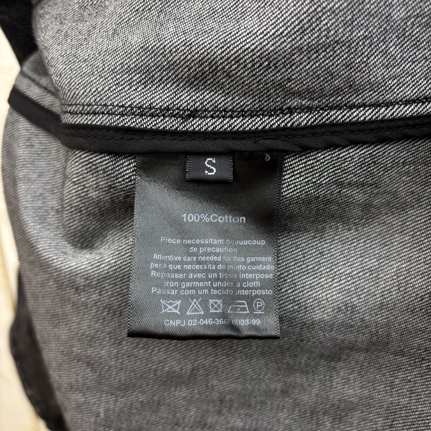 Sch家 26新款 异形扣做旧牛仔外套 做旧牛仔撞上鎏金纽扣 松弛和精致 开模异形扣 每个扣子都不一样 