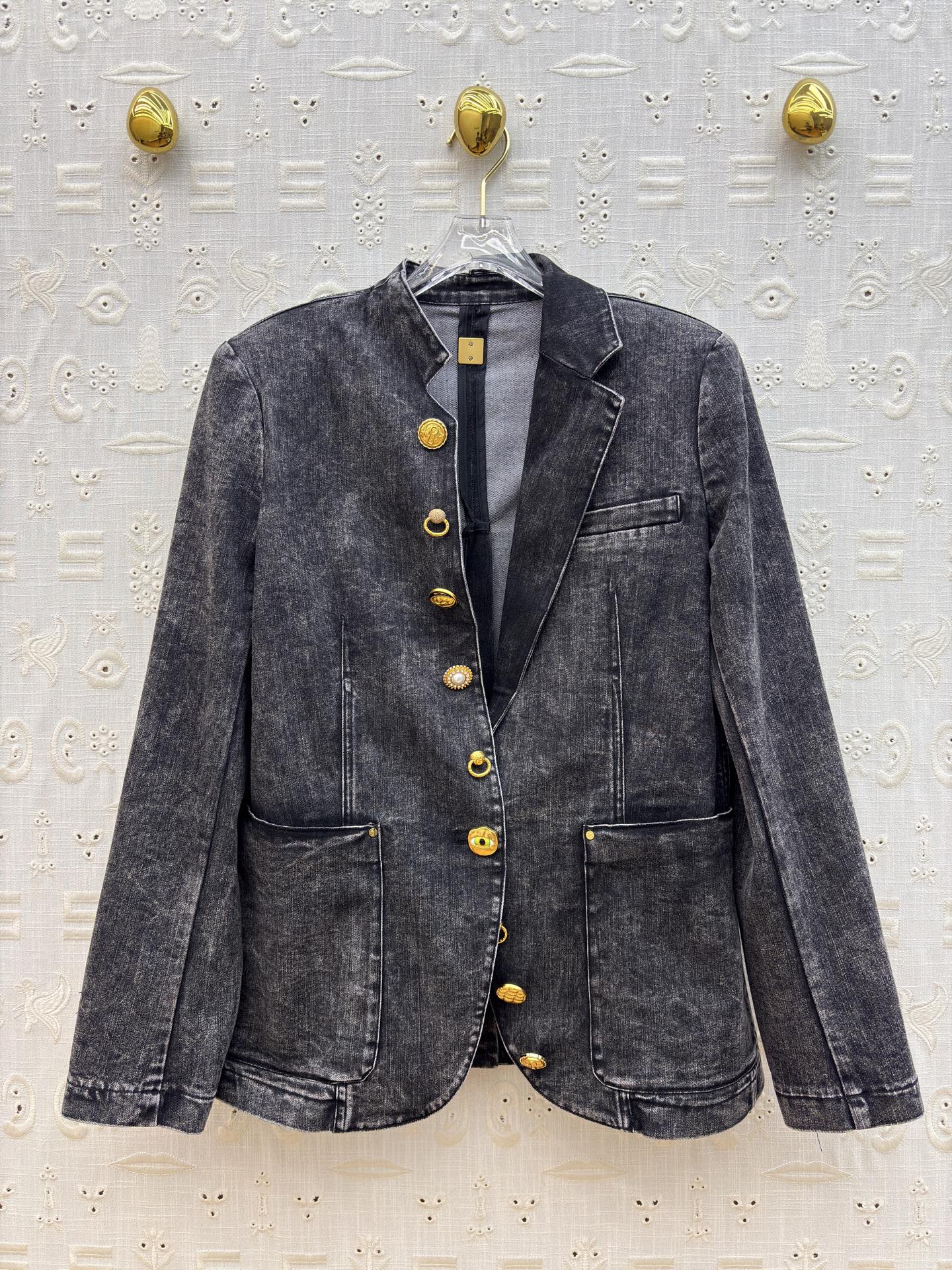 Sch家 26新款 异形扣做旧牛仔外套 做旧牛仔撞上鎏金纽扣 松弛和精致 开模异形扣 每个扣子都不一样 