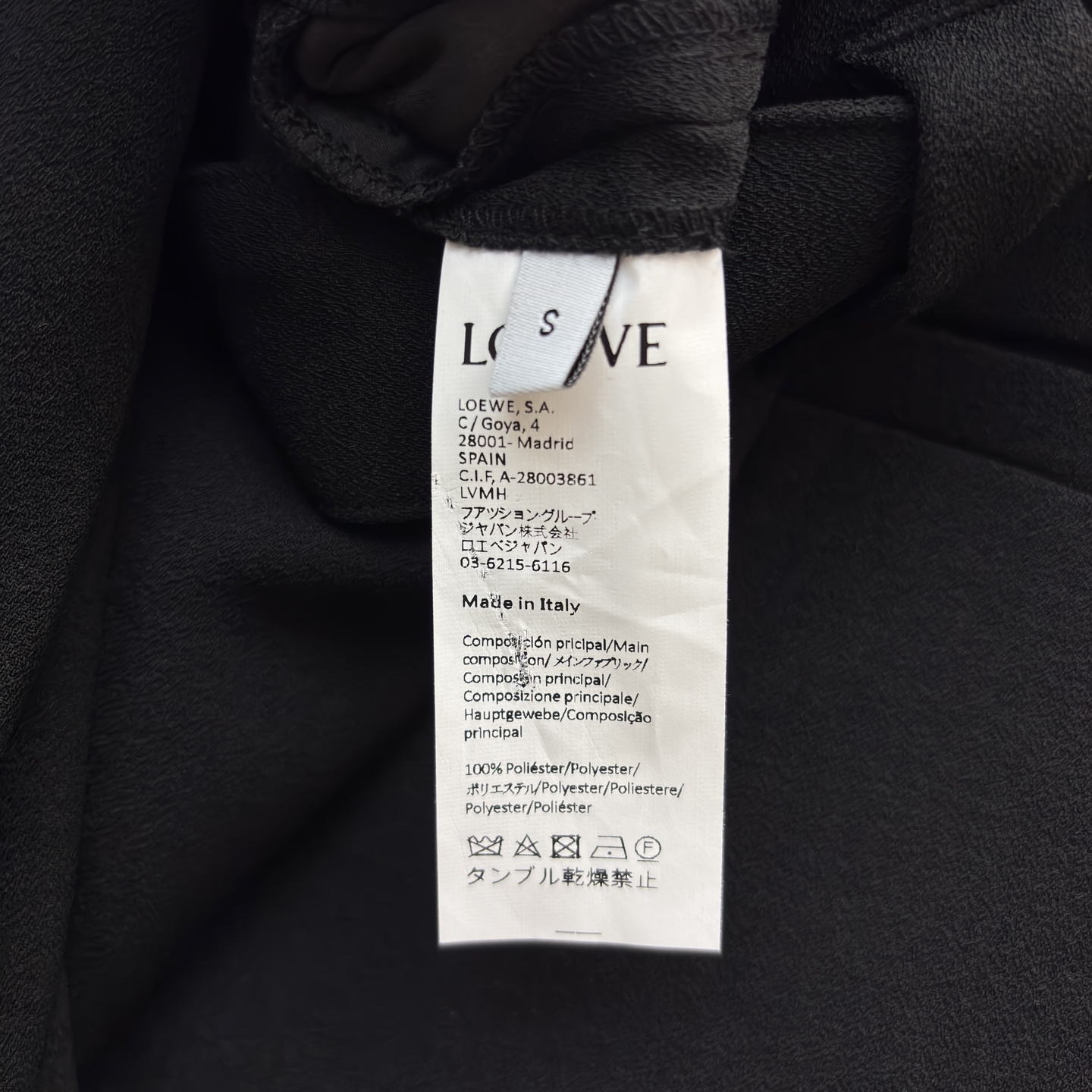 LW秋冬的“气场王炸”高腰裤搭配翻领拉链外套 利落又藏肉 外套后背扭结品牌标 裤子自带腰带 松弛中透着精