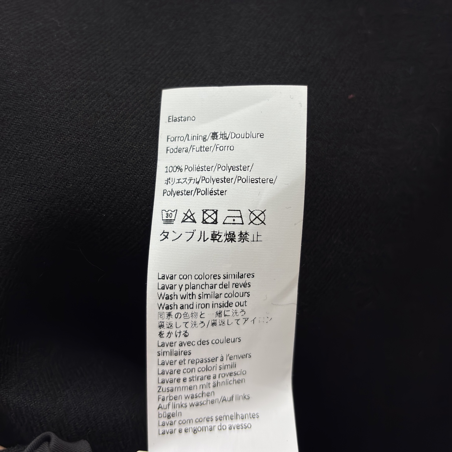 LW秋冬的“气场王炸”高腰裤搭配翻领拉链外套 利落又藏肉 外套后背扭结品牌标 裤子自带腰带 松弛中透着精