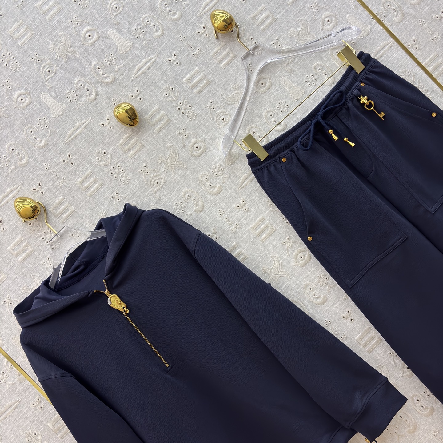 Sch新品 连帽半拉链套裙 经典套头卫衣搭配松紧腰半裙 一套上身显瘦又帅气 重工定制五金装饰 高腰a字裙