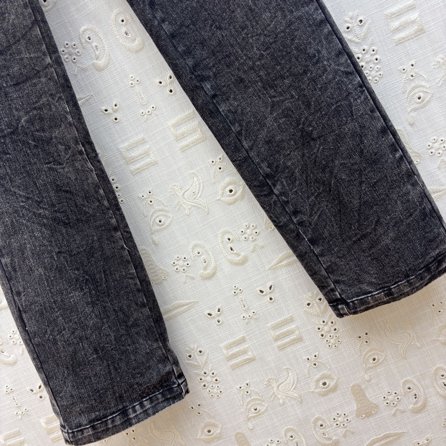 Sch家 26早春 做旧洗水直筒牛仔 极简设计活力感爆棚 百搭版型 气质优雅风 后裤脚开叉小心机 耐看时