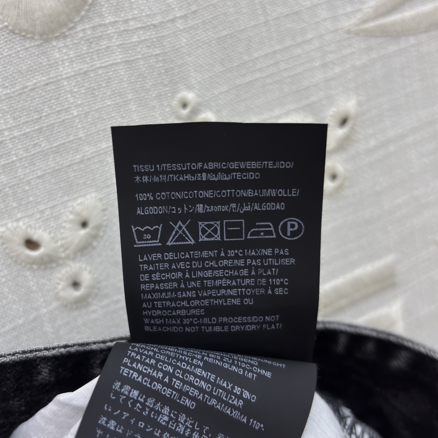 Sch家 26早春 做旧洗水直筒牛仔 极简设计活力感爆棚 百搭版型 气质优雅风 后裤脚开叉小心机 耐看时