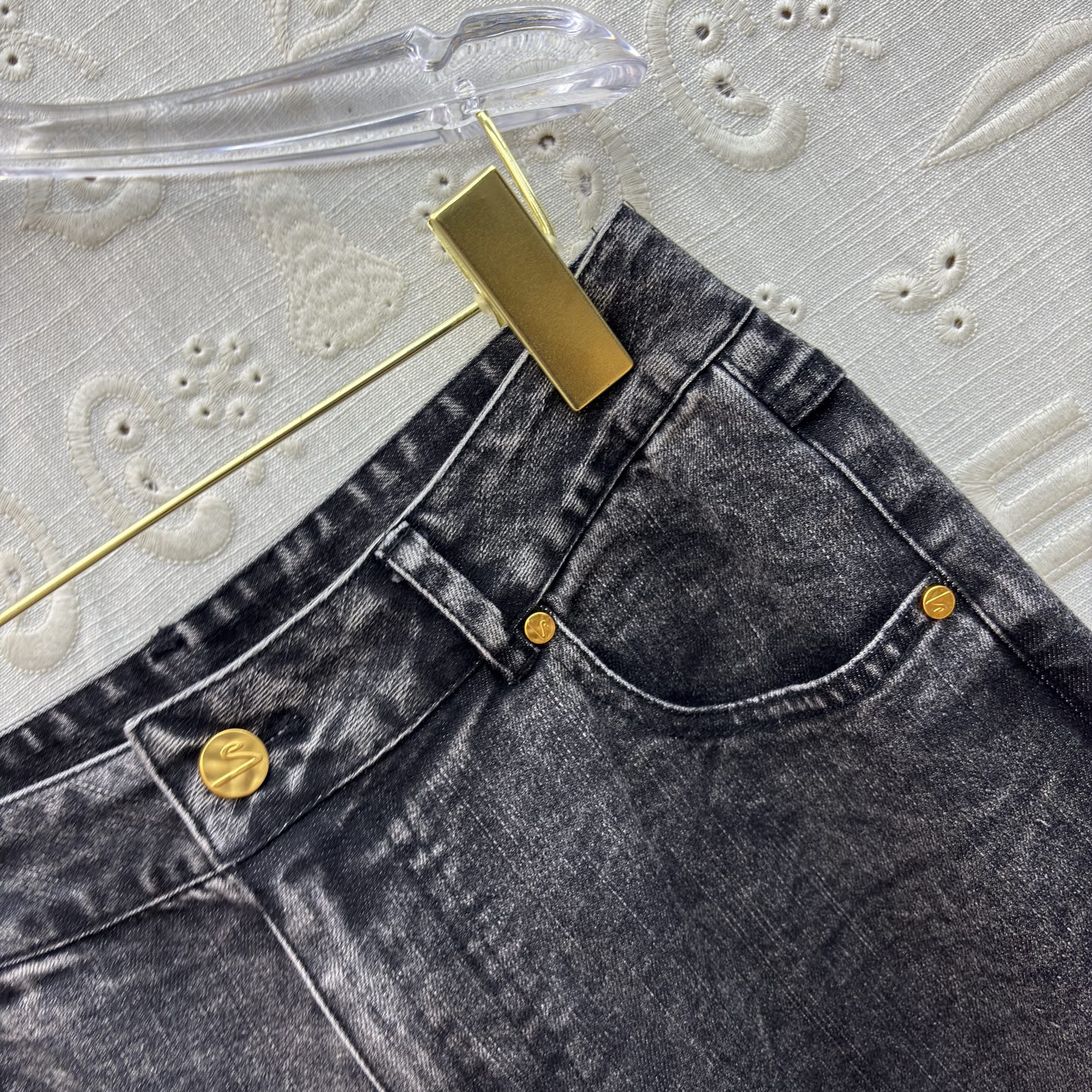 Sch家 26早春 做旧洗水直筒牛仔 极简设计活力感爆棚 百搭版型 气质优雅风 后裤脚开叉小心机 耐看时