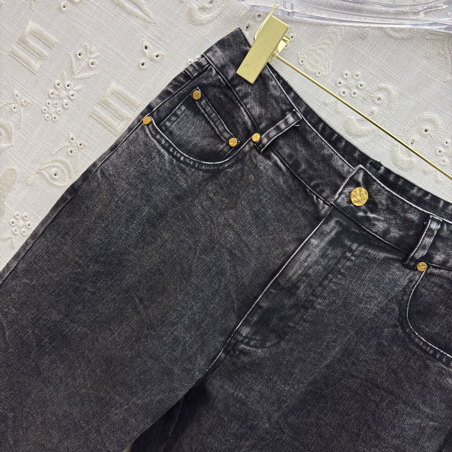 Sch家 26早春 做旧洗水直筒牛仔 极简设计活力感爆棚 百搭版型 气质优雅风 后裤脚开叉小心机 耐看时