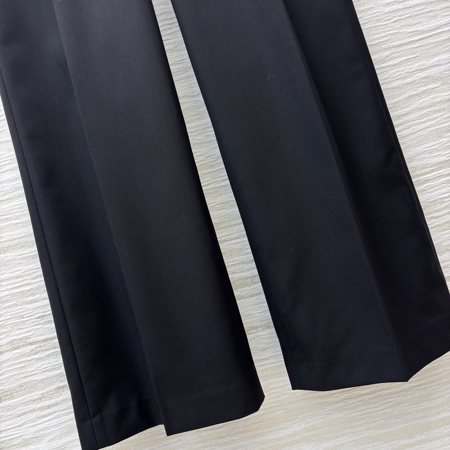 LW拼皮阔腿裤 橄榄绿复古显白 黑色经典利落 高腰垂感面料轻松藏肉 通勤日常都能搭 直接闭眼冲 SMLX