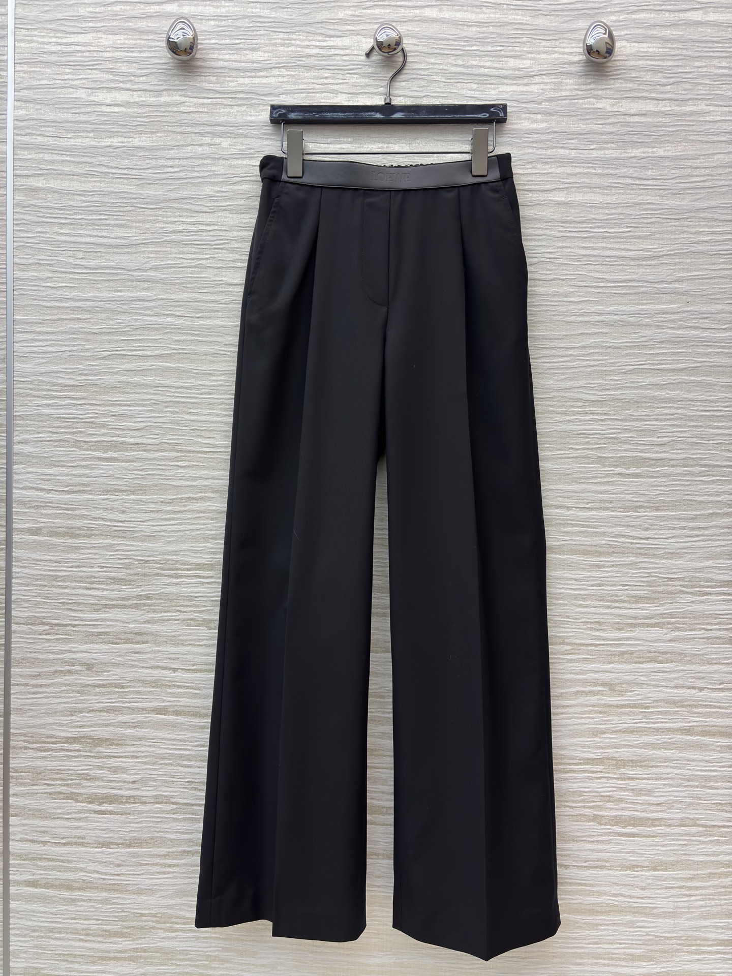 LW拼皮阔腿裤 橄榄绿复古显白 黑色经典利落 高腰垂感面料轻松藏肉 通勤日常都能搭 直接闭眼冲 SMLX