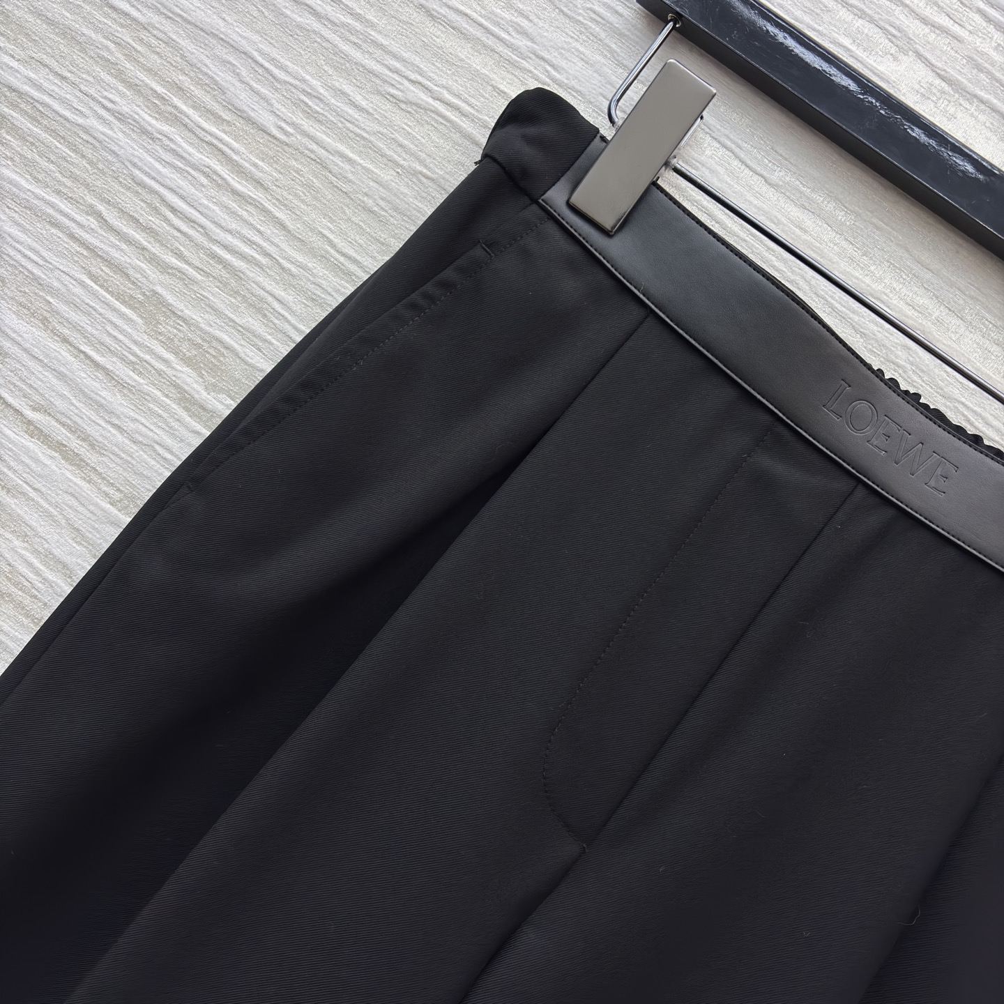 LW拼皮阔腿裤 橄榄绿复古显白 黑色经典利落 高腰垂感面料轻松藏肉 通勤日常都能搭 直接闭眼冲 SMLX