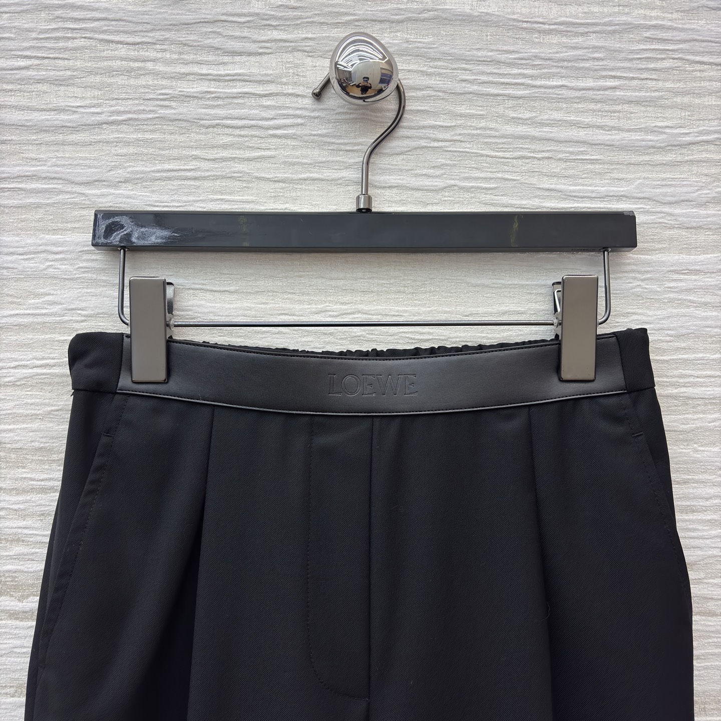 LW拼皮阔腿裤 橄榄绿复古显白 黑色经典利落 高腰垂感面料轻松藏肉 通勤日常都能搭 直接闭眼冲 SMLX