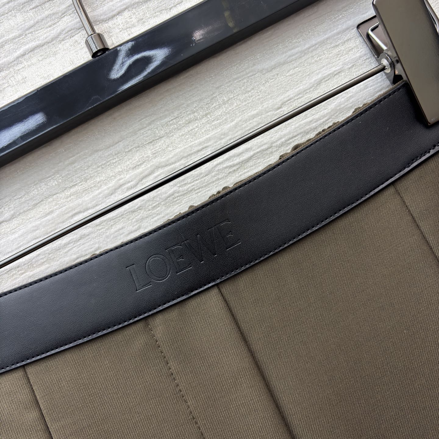 LW拼皮阔腿裤 橄榄绿复古显白 黑色经典利落 高腰垂感面料轻松藏肉 通勤日常都能搭 直接闭眼冲 SMLX