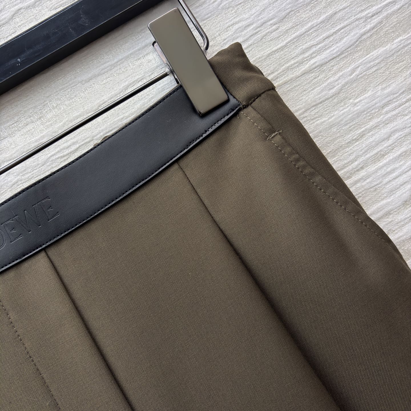 LW拼皮阔腿裤 橄榄绿复古显白 黑色经典利落 高腰垂感面料轻松藏肉 通勤日常都能搭 直接闭眼冲 SMLX