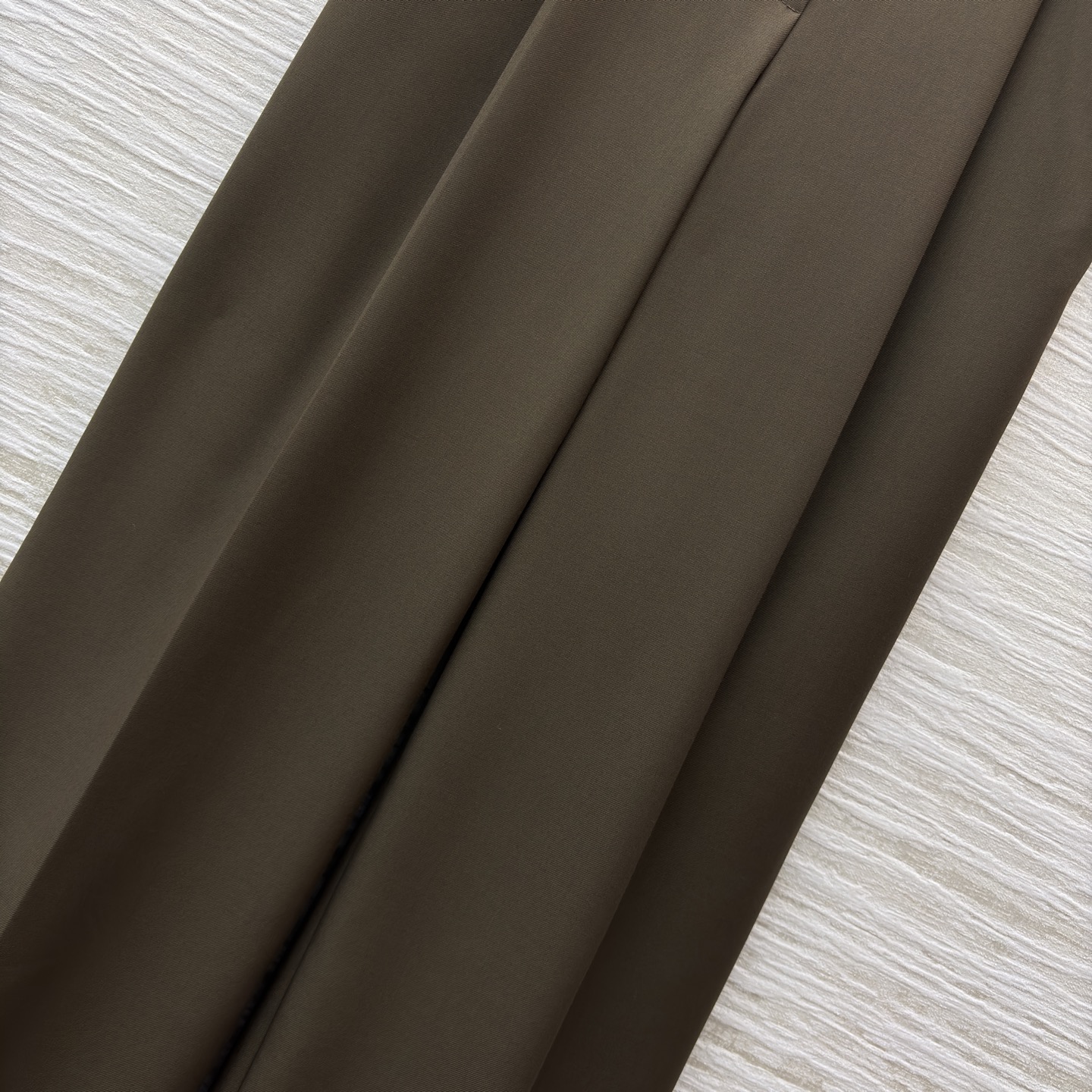 LW拼皮阔腿裤 橄榄绿复古显白 黑色经典利落 高腰垂感面料轻松藏肉 通勤日常都能搭 直接闭眼冲 SMLX