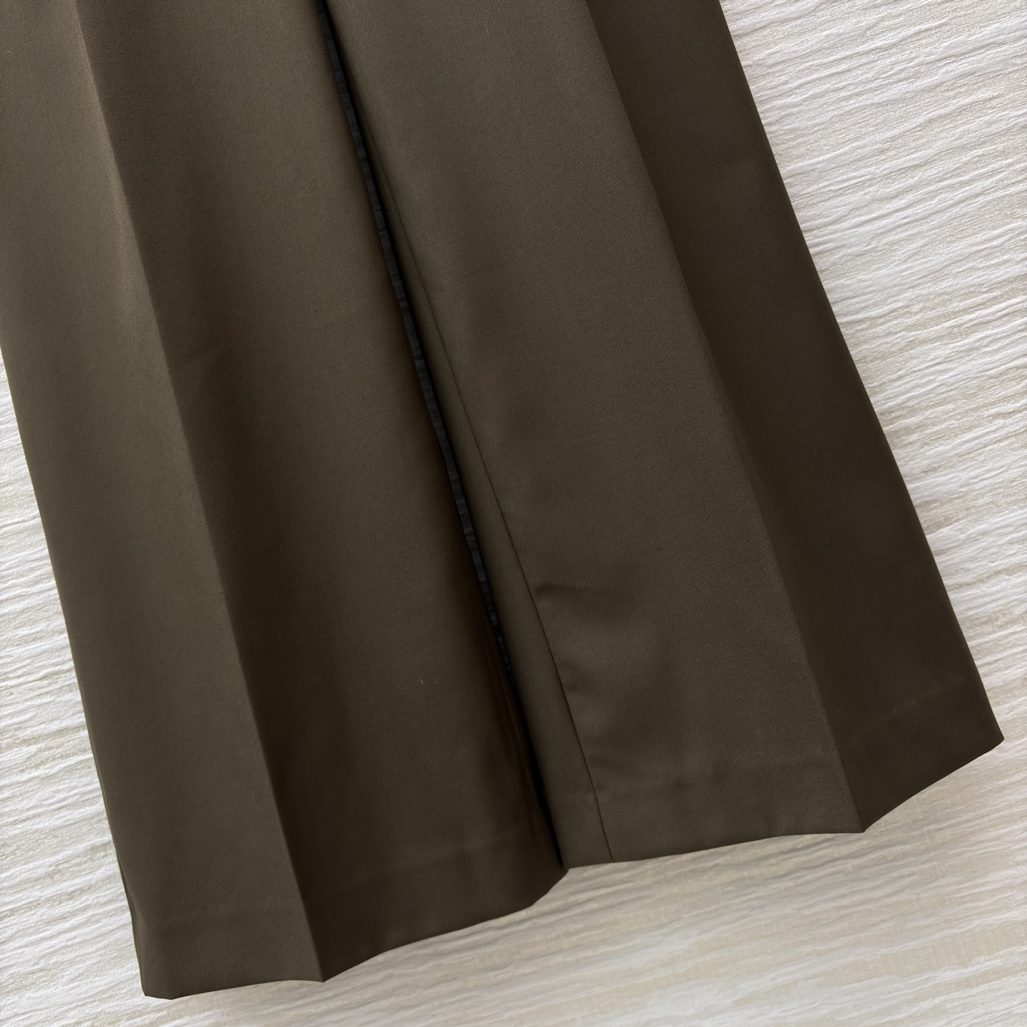 LW拼皮阔腿裤 橄榄绿复古显白 黑色经典利落 高腰垂感面料轻松藏肉 通勤日常都能搭 直接闭眼冲 SMLX