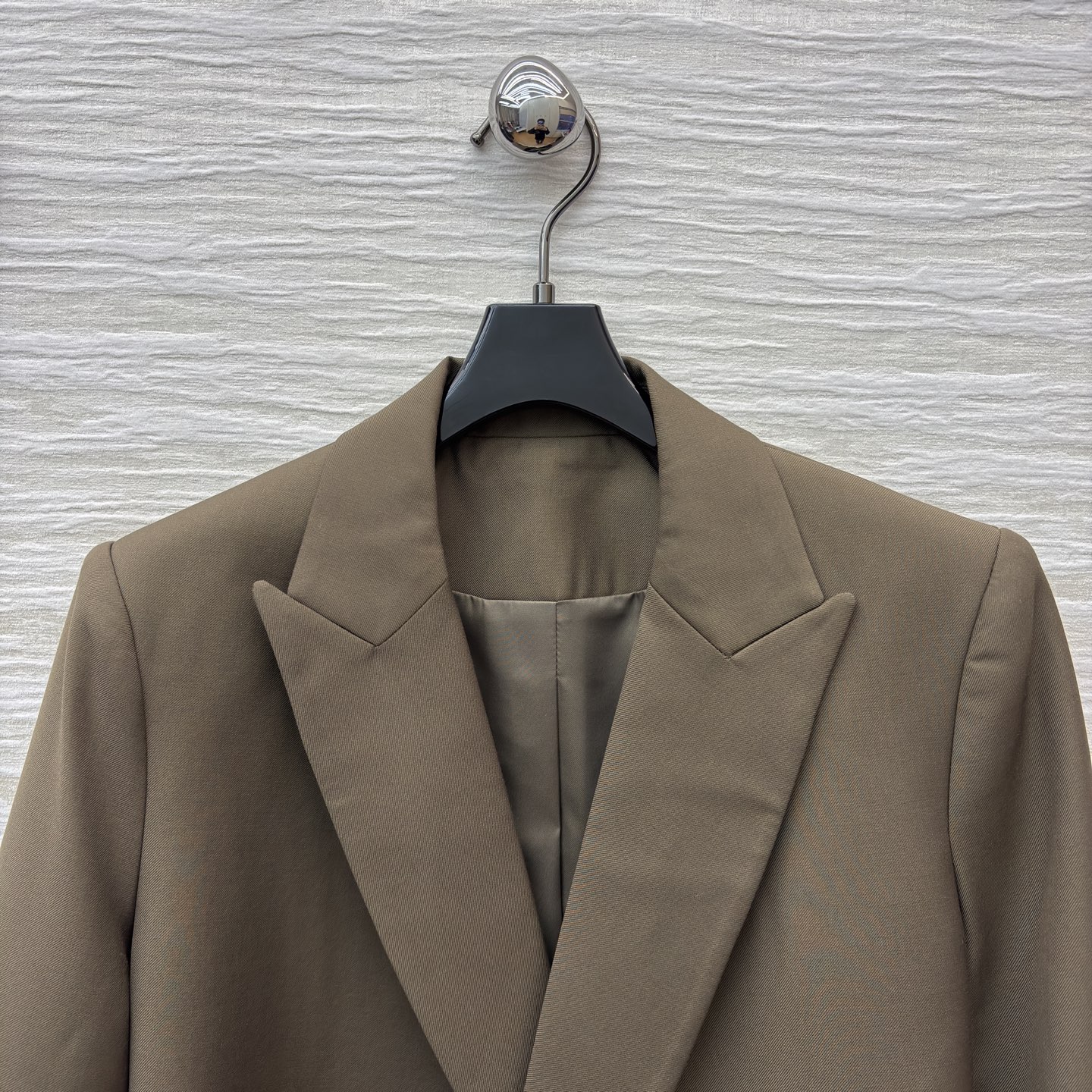 LW绑带西装 橄榄绿复古松弛 黑色利落高级 腰带收腰既能穿出随性氛围又能掐出好比例 可搭配同系列裤子 日