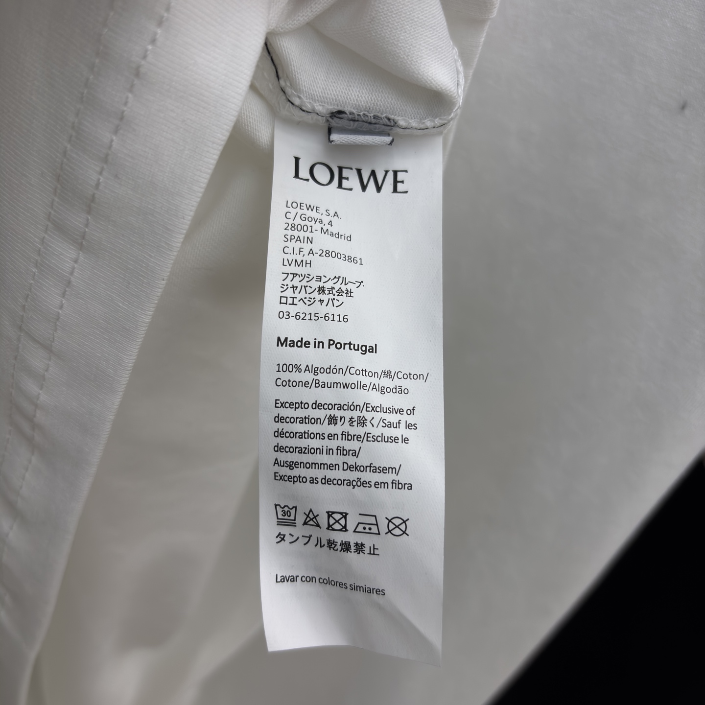 LW小口袋T恤 口袋上的卡通小标自带萌感 侧边缝线细节加分 简约又藏着小心思 日常穿清爽又耐看~ 两色S