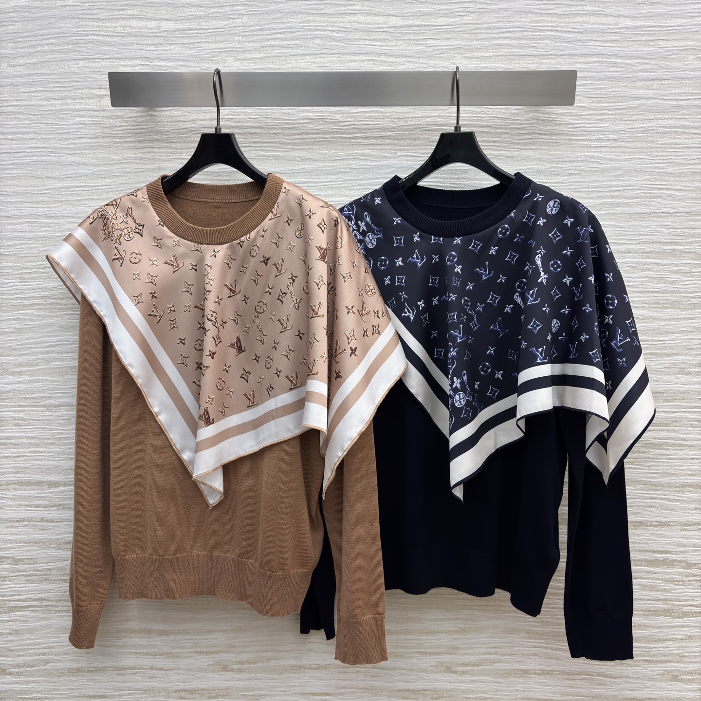 L家拼接丝巾针织衫 含羊毛材质软糯保暖 单侧丝巾拼接 满印细节直接拉满精致感 日常通勤或约会穿都自带高级