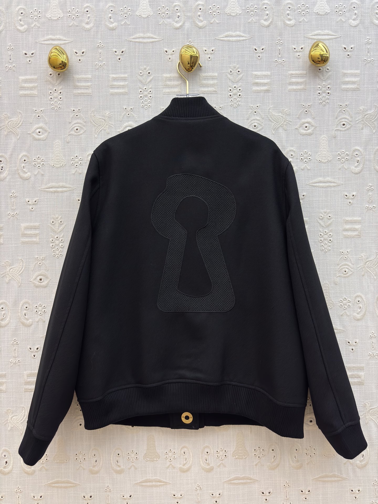 Sch26早春 异形扣复古风棒球夹克搭配异形金色纽扣 复古又精致 利落版型 日常搭配超有格调 不管是搭牛