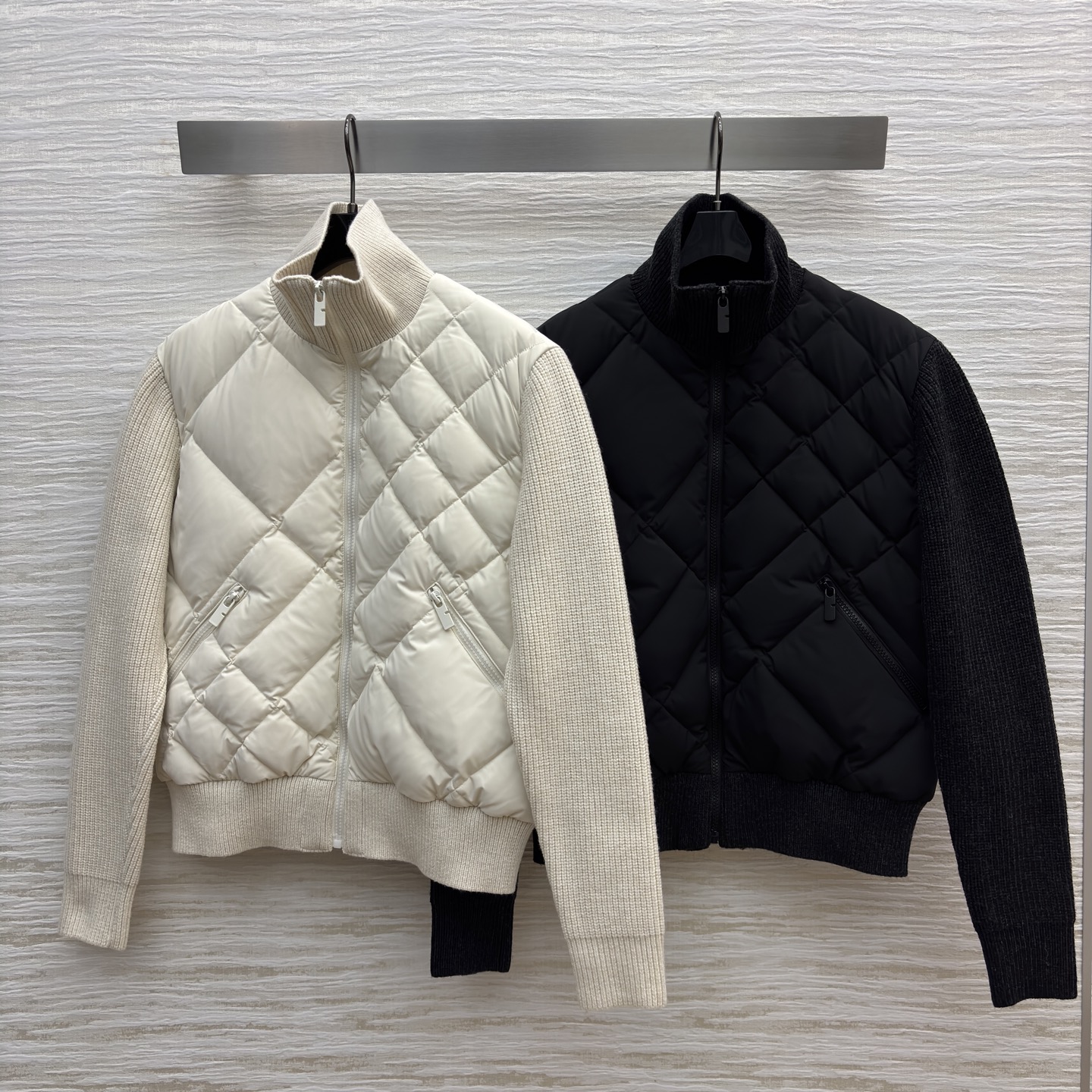 Mo 25秋冬翻领拼接羽绒外套 羊毛袖拼接 鹅绒羽绒填充 暖而不臃肿 日常搭裤装裙装都显贵气 冬天的精致