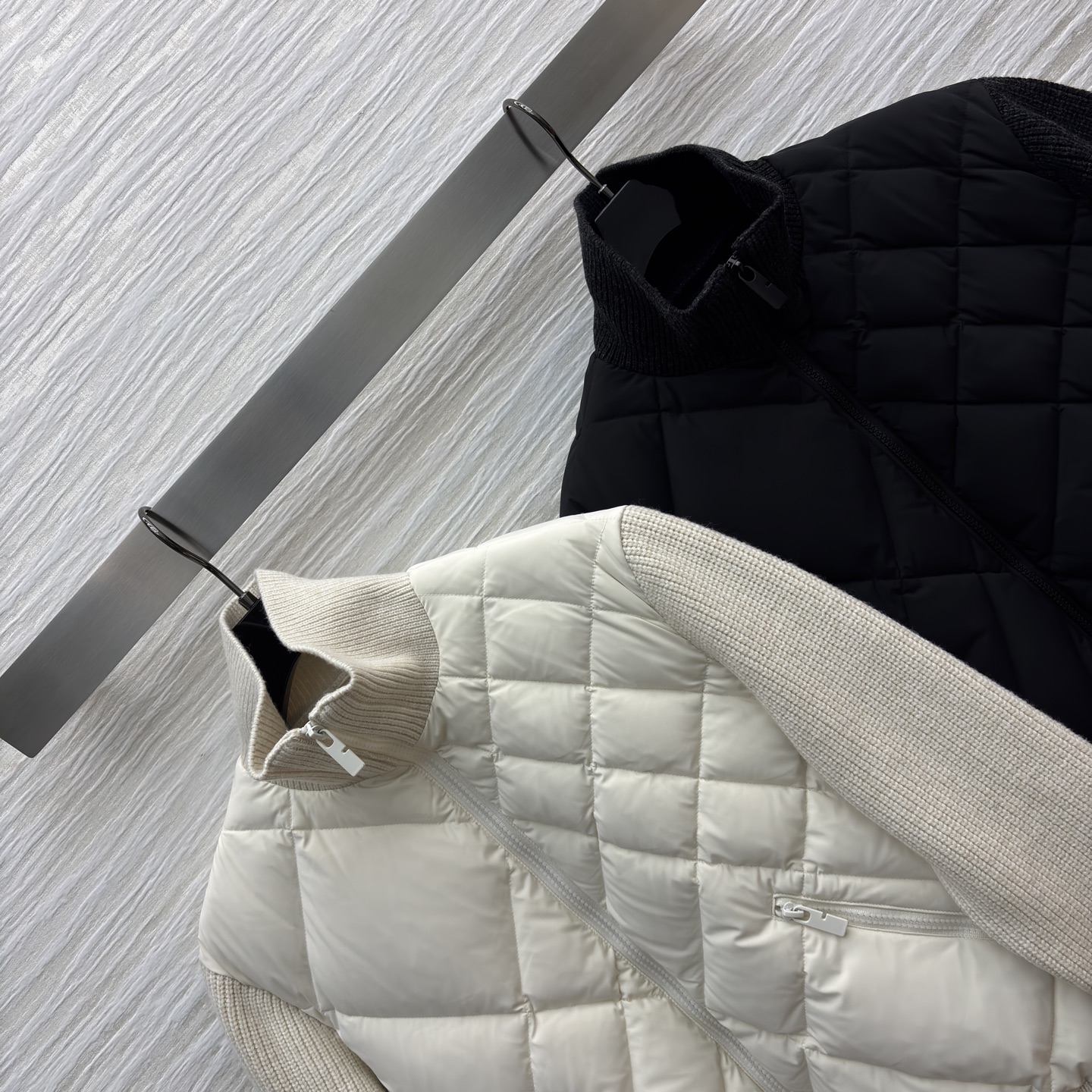 Mo 25秋冬翻领拼接羽绒外套 羊毛袖拼接 鹅绒羽绒填充 暖而不臃肿 日常搭裤装裙装都显贵气 冬天的精致