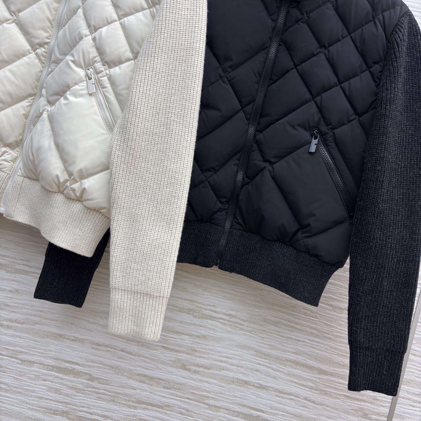 Mo 25秋冬翻领拼接羽绒外套 羊毛袖拼接 鹅绒羽绒填充 暖而不臃肿 日常搭裤装裙装都显贵气 冬天的精致