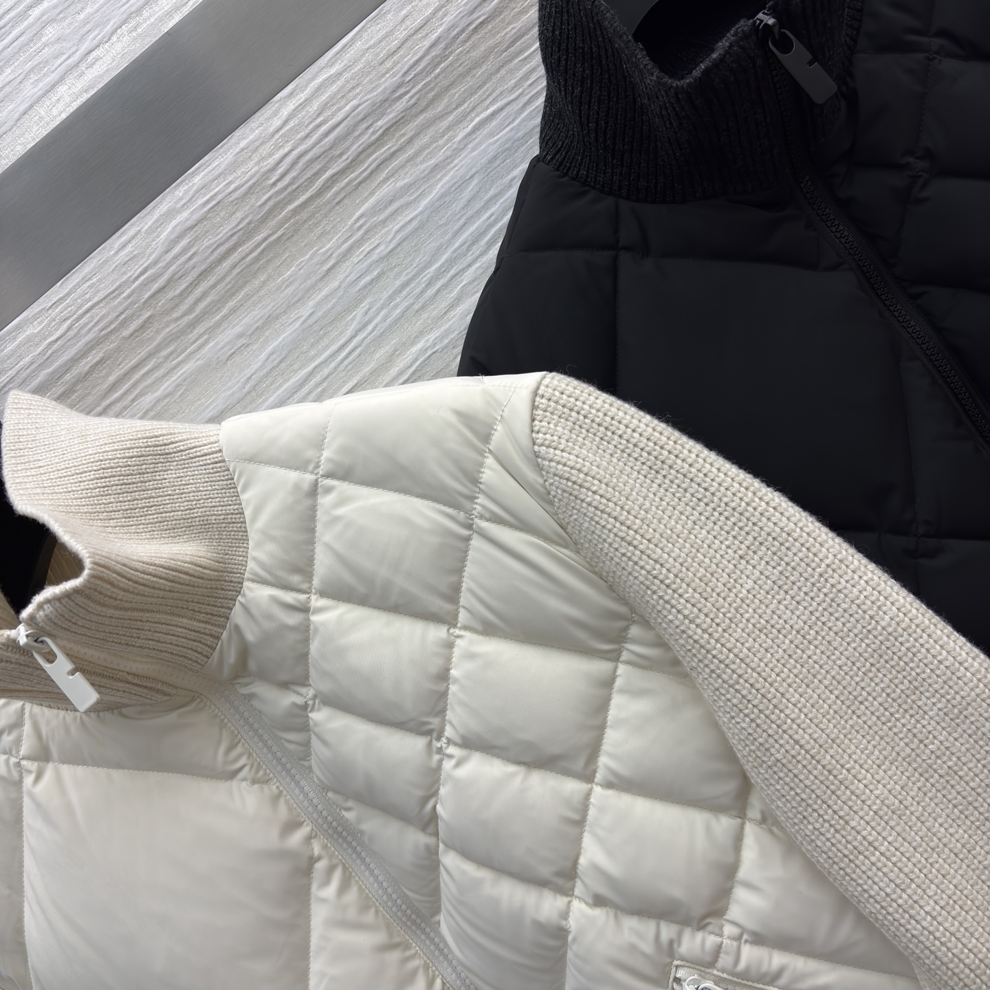 Mo 25秋冬翻领拼接羽绒外套 羊毛袖拼接 鹅绒羽绒填充 暖而不臃肿 日常搭裤装裙装都显贵气 冬天的精致