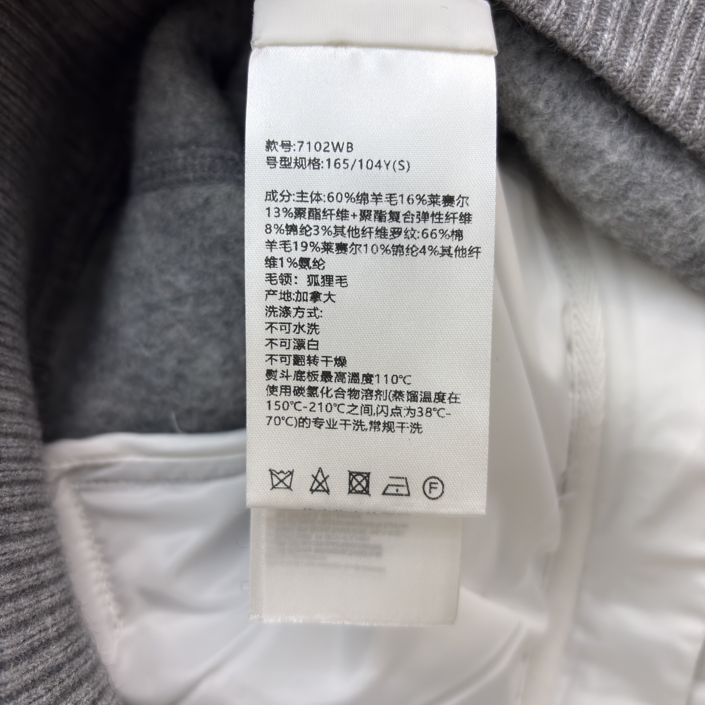 大鹅狐狸毛领 羊毛呢连帽外套 米白温柔 灰色高级 软糯质感兼顾保暖与时髦 短款版型还超显比例 冬日穿搭的