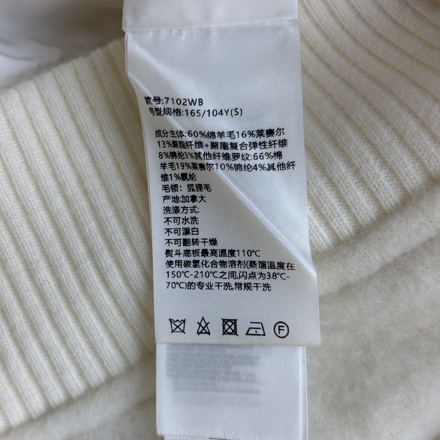 大鹅狐狸毛领 羊毛呢连帽外套 米白温柔 灰色高级 软糯质感兼顾保暖与时髦 短款版型还超显比例 冬日穿搭的