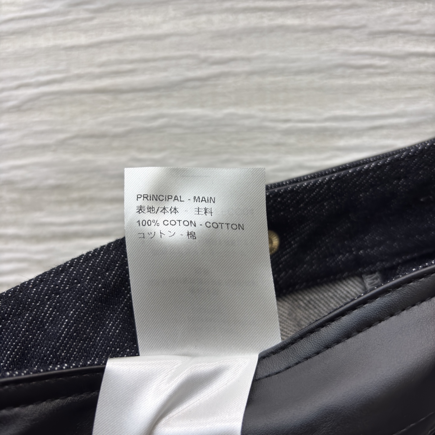 L家 26早春新款 皮革高腰直筒牛仔裤 深色牛仔布+皮革口袋装饰 复古又现代！高腰设计修饰腰线 直筒剪裁