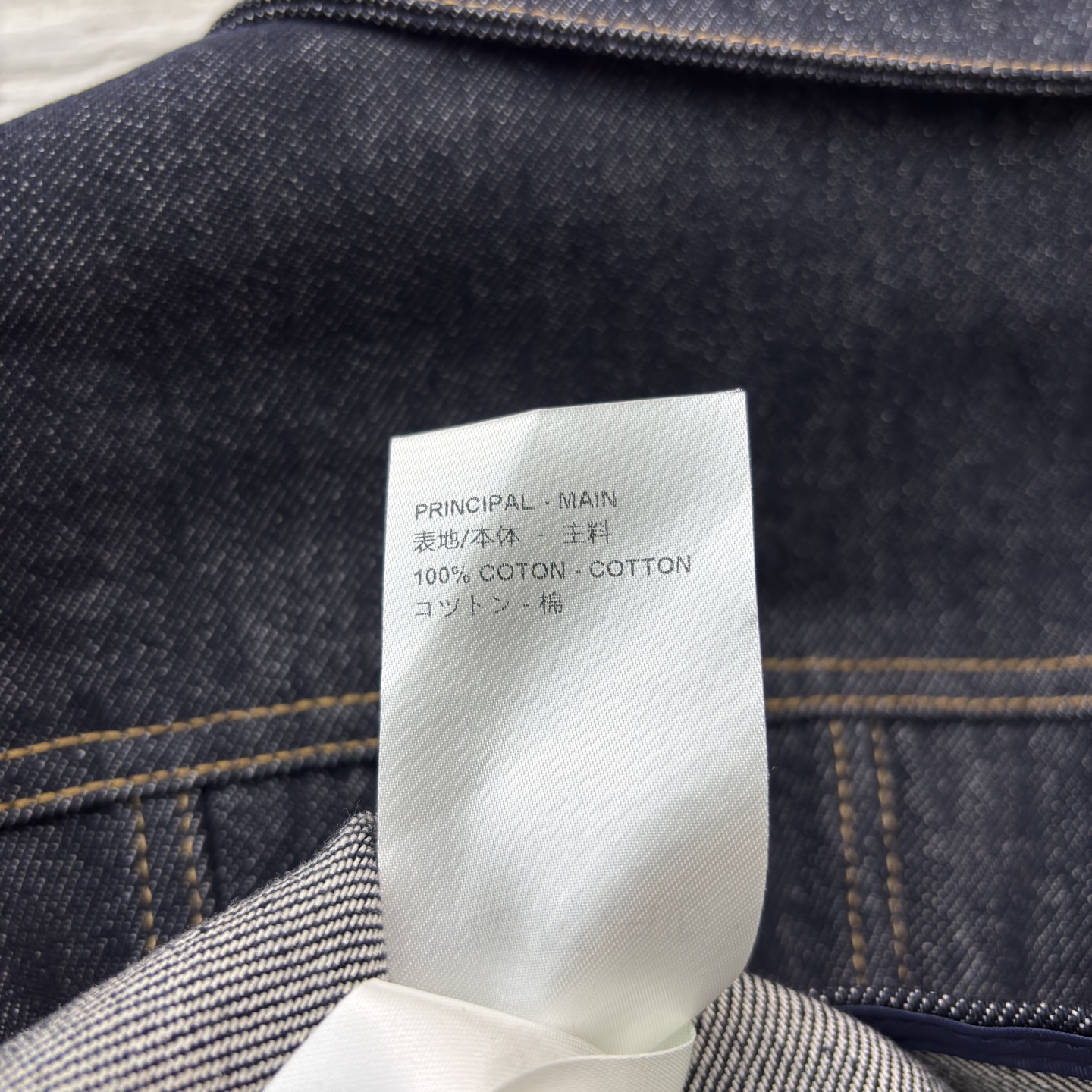 L家 26早春新款 翻领收腰牛仔外套 深色水洗牛仔布+金属纽扣 复古又时髦！收腰剪裁超显身材 短款设计搭