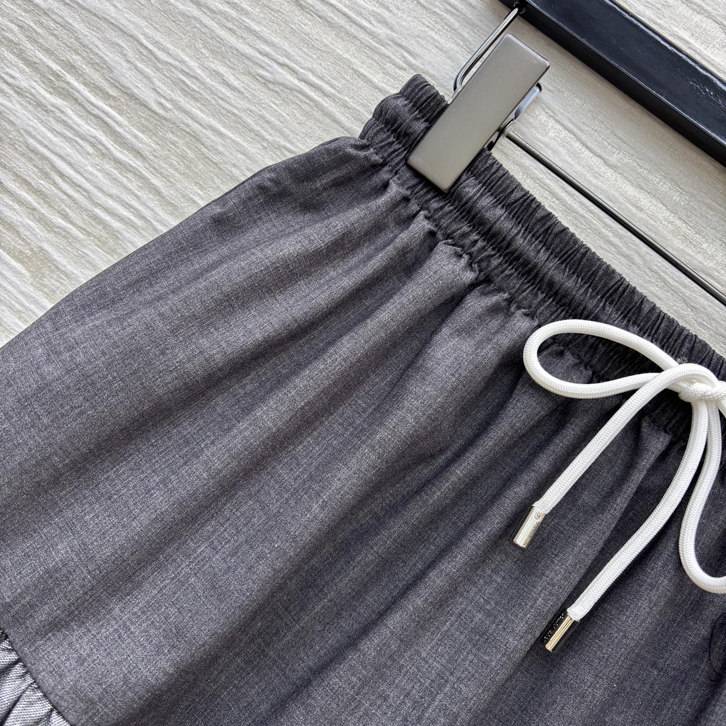 L家 26早春新款 灰色蛋糕短裙 松紧腰+抽绳设计 舒适又实用！两层荷叶边+安全裤内衬 层次感满满 轻盈