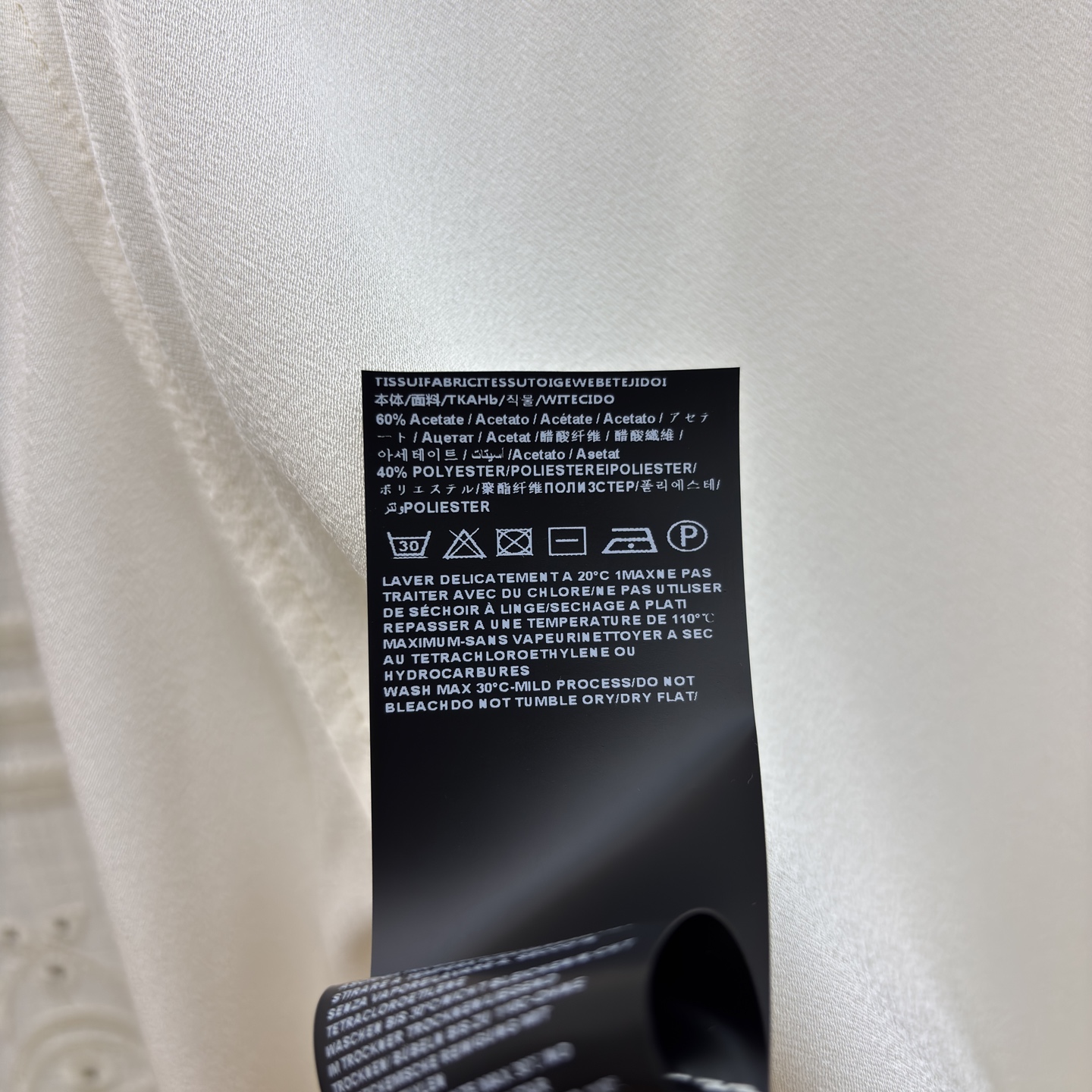 Sch 26春夏 异形扣缎面衬衫 把高级感穿在身上 丝滑缎面+复古金扣 一件解锁N种穿搭 甄选高定缎面面