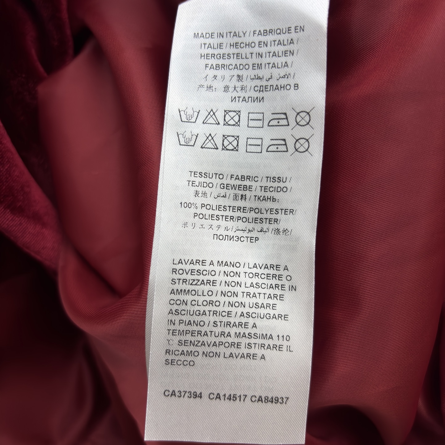 G家 酒红色GG提花烫钻西装外套 双G进口烫钻 丝绒面料柔软又有垂坠感 版型挺括不塌肩 上身利落又大气 