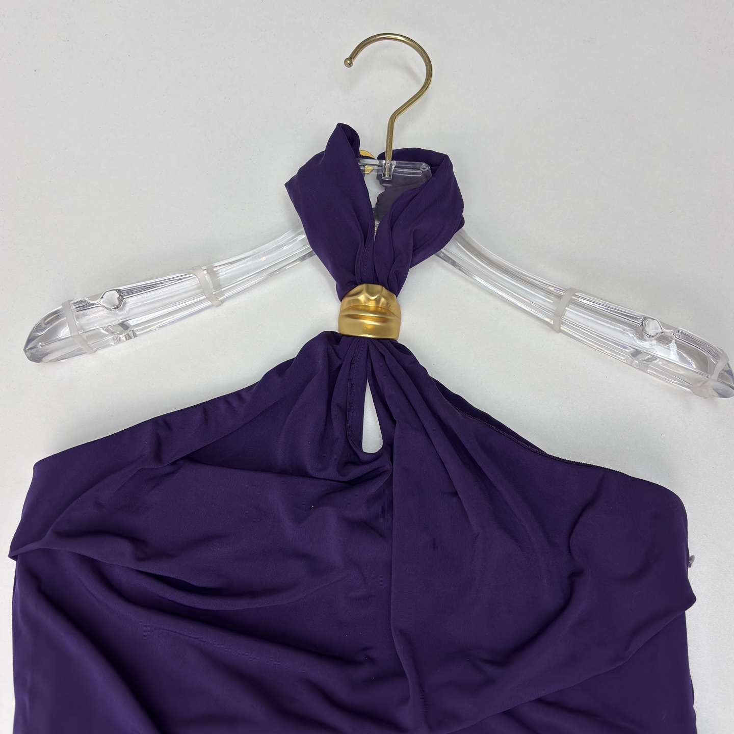 Sch 26春夏 高级极简风 挂脖设计不规则抹胸连衣裙 利落削肩 金扣点缀成为点睛之笔 不对称剪裁与垂坠