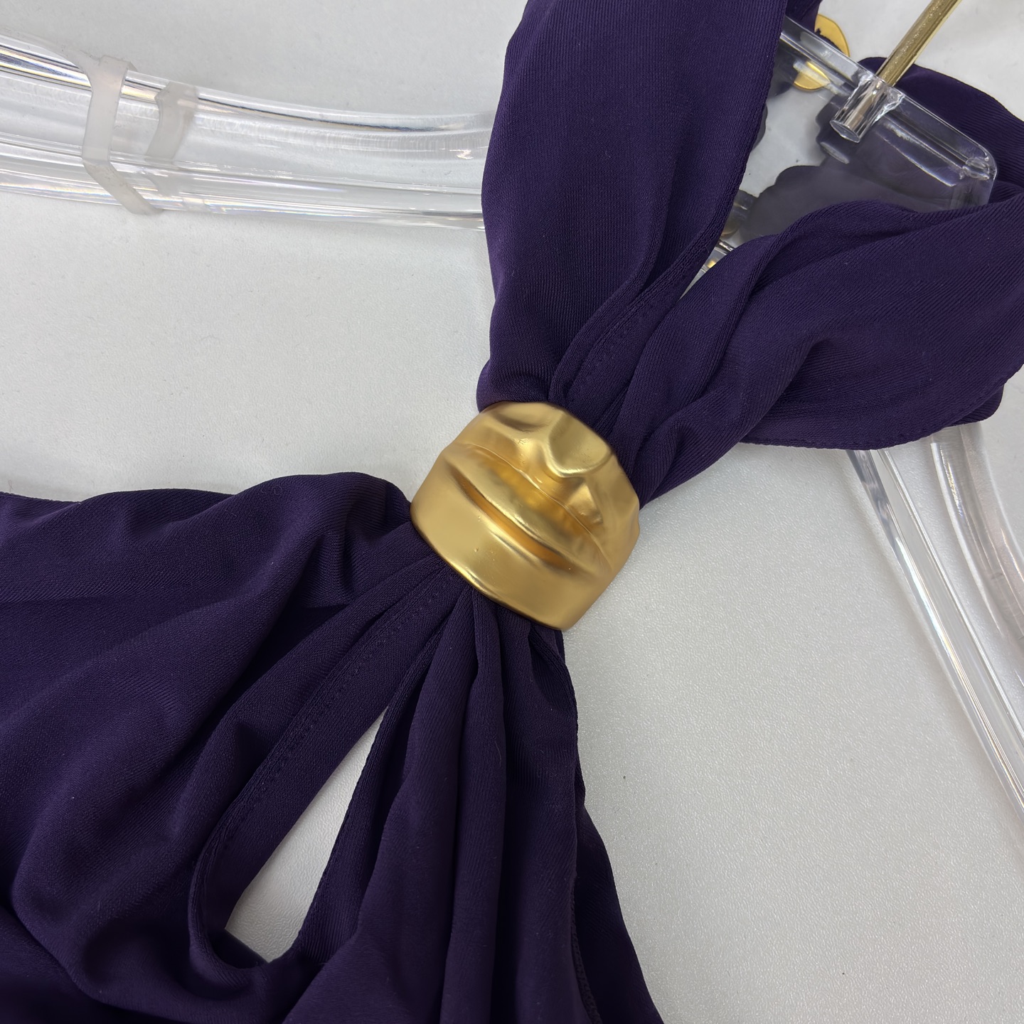 Sch 26春夏 高级极简风 挂脖设计不规则抹胸连衣裙 利落削肩 金扣点缀成为点睛之笔 不对称剪裁与垂坠