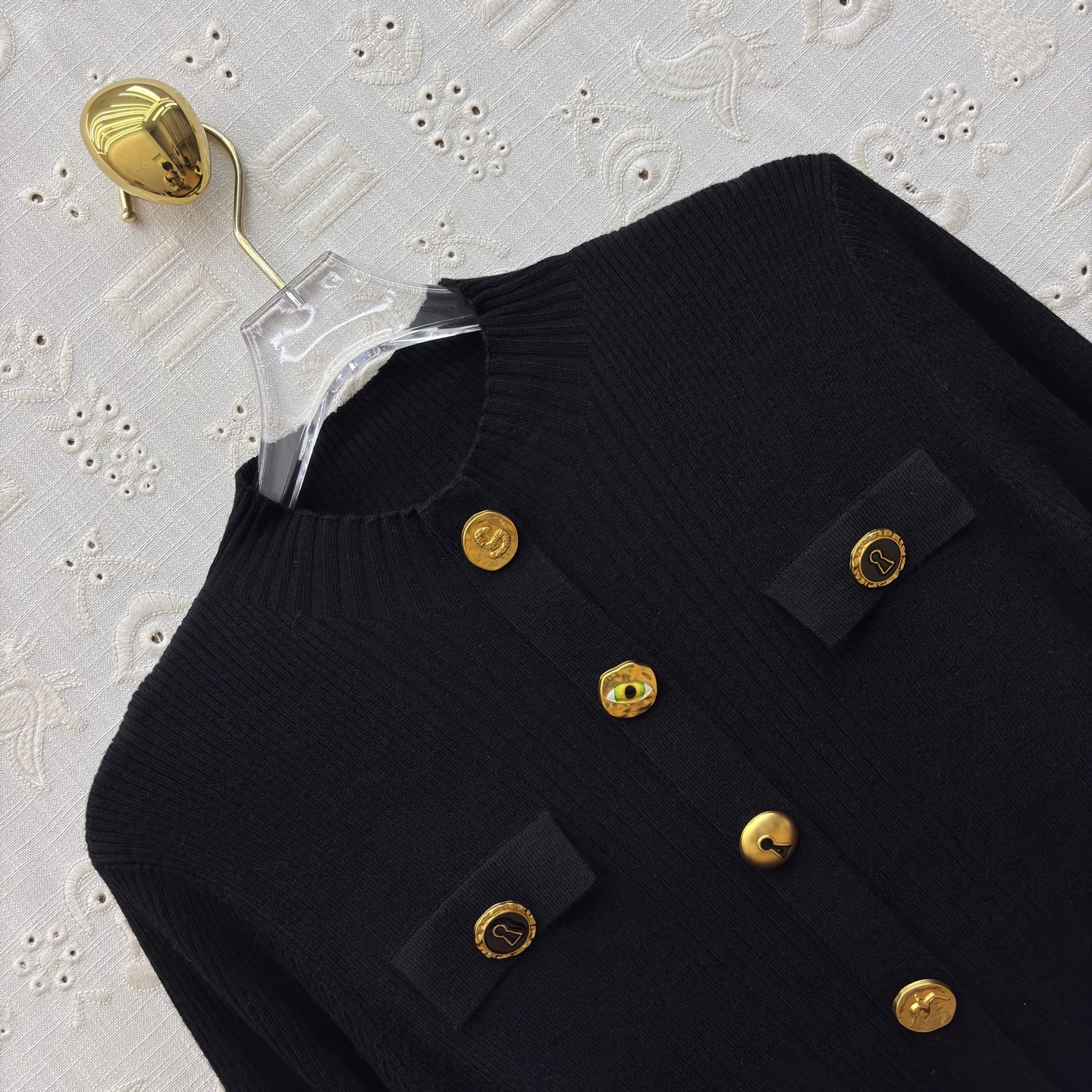 Sch 26春款 异形扣针织拼接百褶裙 氛围感天花板 收腰设计直接把比例焊在身 皮质腰带利落收腰 瞬间优