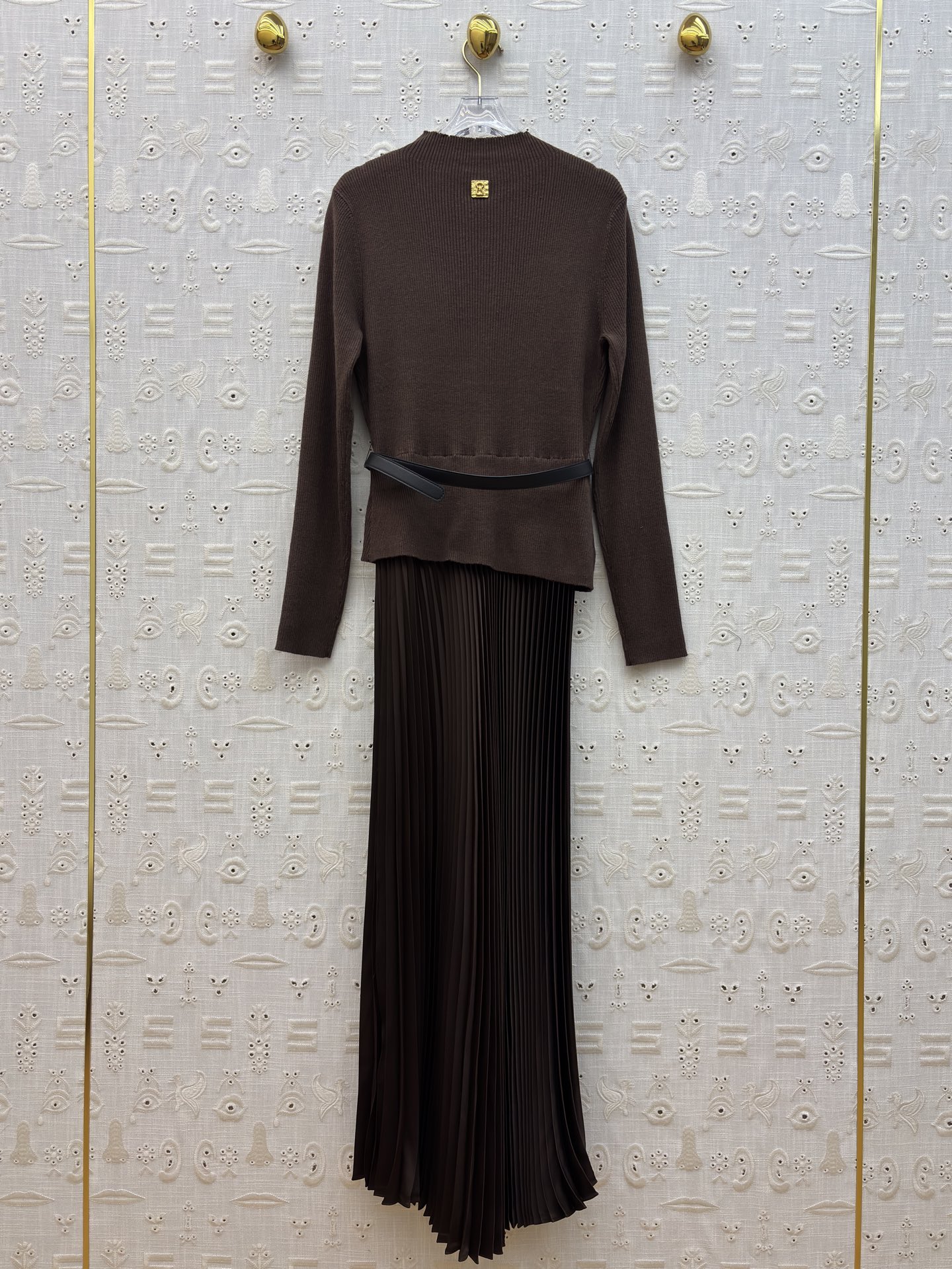 Sch 26春款 异形扣针织拼接百褶裙 氛围感天花板 收腰设计直接把比例焊在身 皮质腰带利落收腰 瞬间优