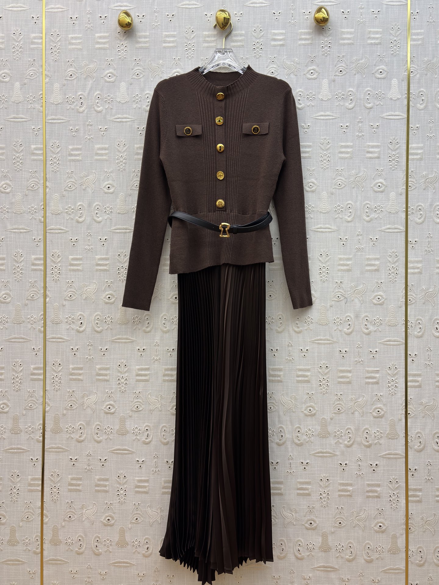 Sch 26春款 异形扣针织拼接百褶裙 氛围感天花板 收腰设计直接把比例焊在身 皮质腰带利落收腰 瞬间优