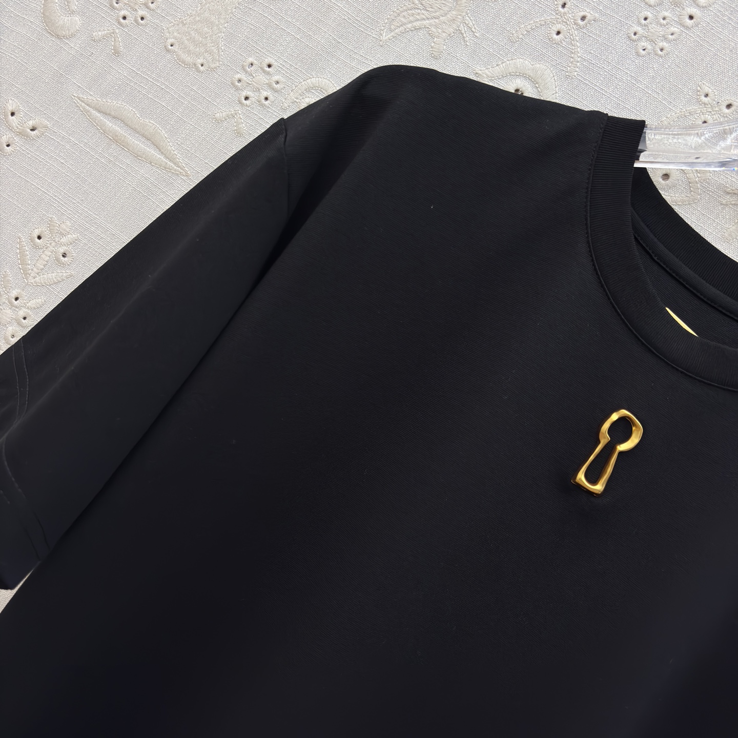 Sch 夏日衣橱刚需三色T恤重磅上线！极简宽松廓形适配各种身形 侧边开衩设计悄悄优化比例 软糯透气的面料