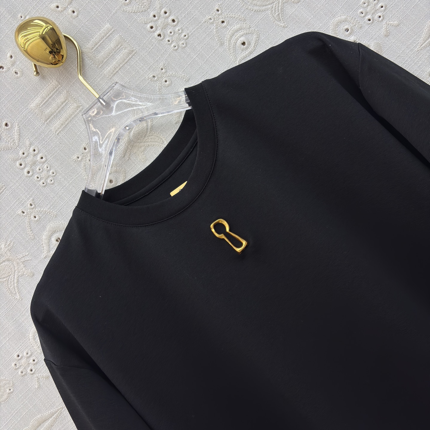 Sch 夏日衣橱刚需三色T恤重磅上线！极简宽松廓形适配各种身形 侧边开衩设计悄悄优化比例 软糯透气的面料