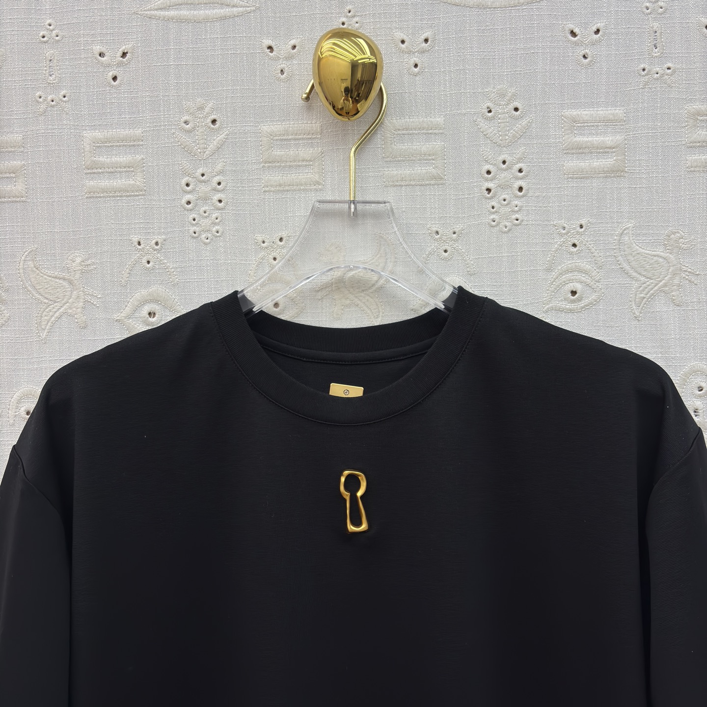 Sch 夏日衣橱刚需三色T恤重磅上线！极简宽松廓形适配各种身形 侧边开衩设计悄悄优化比例 软糯透气的面料