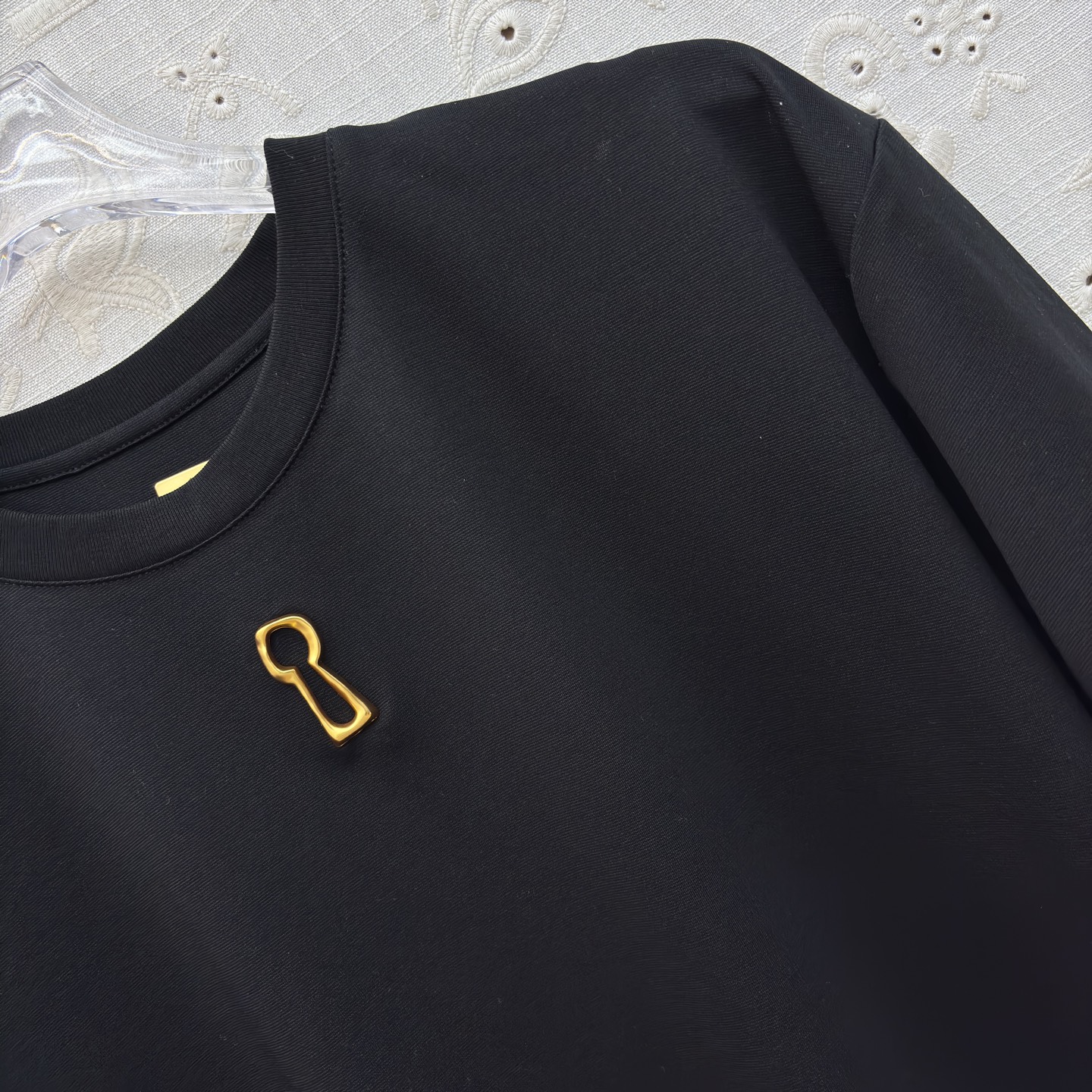 Sch 夏日衣橱刚需三色T恤重磅上线！极简宽松廓形适配各种身形 侧边开衩设计悄悄优化比例 软糯透气的面料