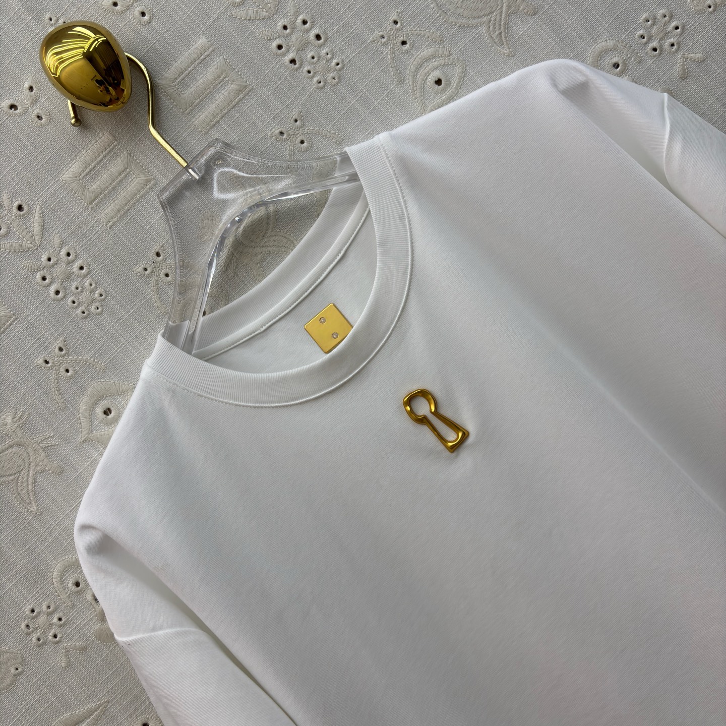 Sch 夏日衣橱刚需三色T恤重磅上线！极简宽松廓形适配各种身形 侧边开衩设计悄悄优化比例 软糯透气的面料