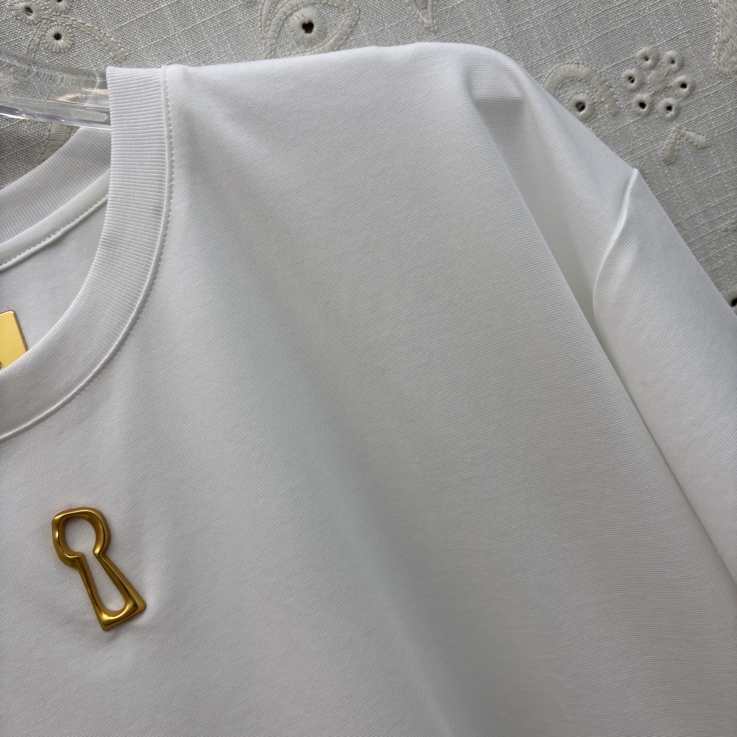 Sch 夏日衣橱刚需三色T恤重磅上线！极简宽松廓形适配各种身形 侧边开衩设计悄悄优化比例 软糯透气的面料