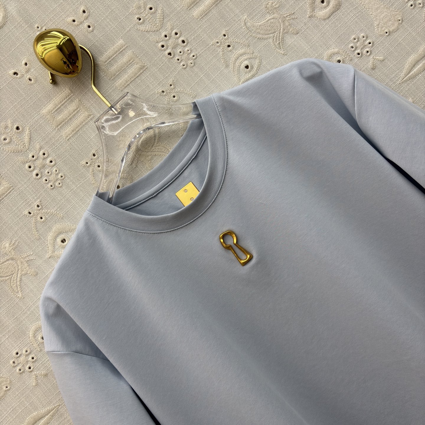 Sch 夏日衣橱刚需三色T恤重磅上线！极简宽松廓形适配各种身形 侧边开衩设计悄悄优化比例 软糯透气的面料