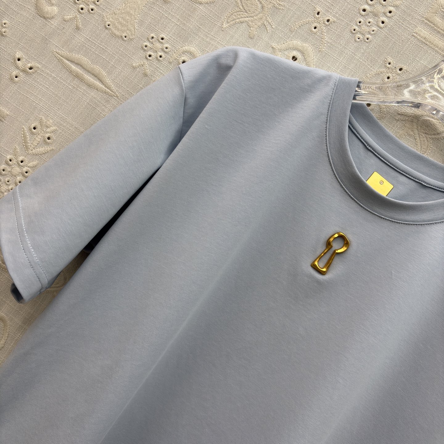 Sch 夏日衣橱刚需三色T恤重磅上线！极简宽松廓形适配各种身形 侧边开衩设计悄悄优化比例 软糯透气的面料